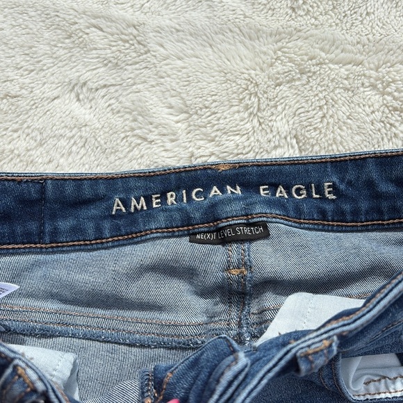 American Eagle Next Level Stretch Distressed Jeans – Size 4 Extra Short | - Picture 5 of 9